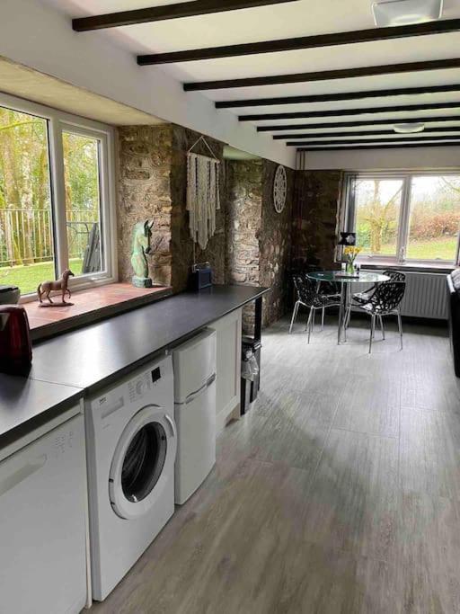 Beautiful Renovated Former Coach House Llandeilo Esterno foto